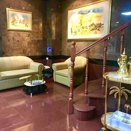 Sky Hotel Apartments Дубай Екстериор снимка