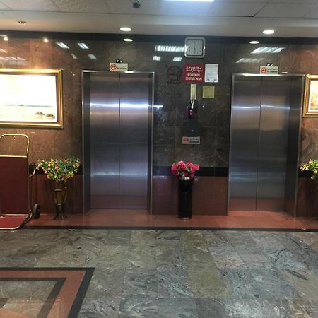 Sky Hotel Apartments Дубай Екстериор снимка