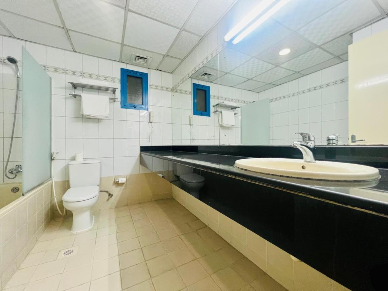 Sky Hotel Apartments Дубай Екстериор снимка
