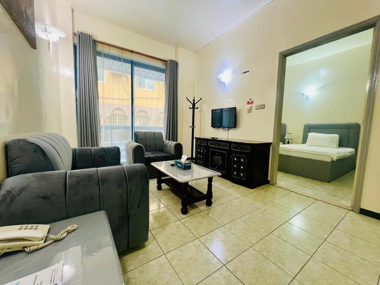 Sky Hotel Apartments Дубай Екстериор снимка