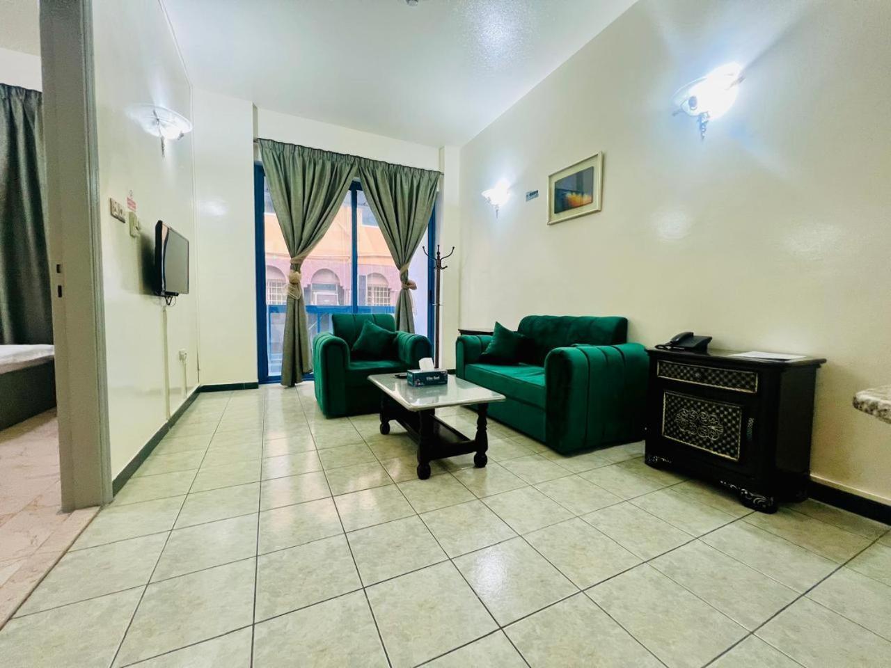 Sky Hotel Apartments Дубай Екстериор снимка