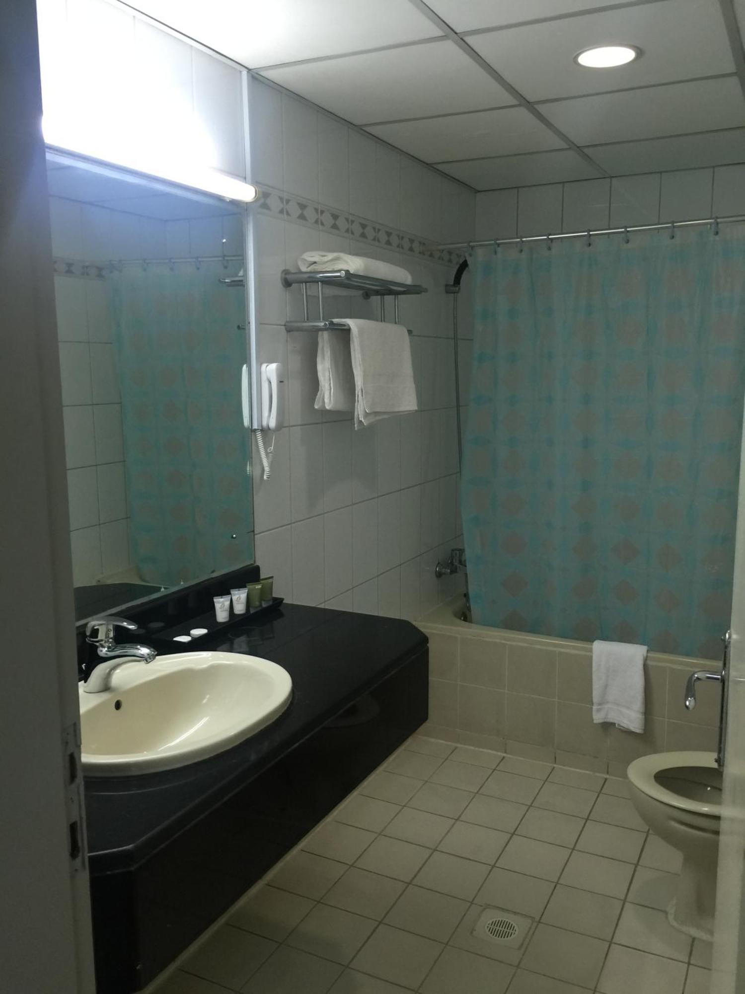Sky Hotel Apartments Дубай Стая снимка