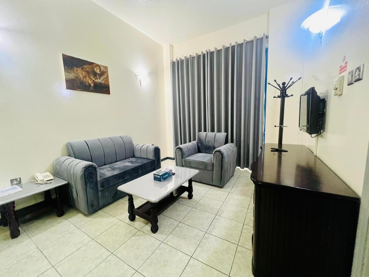 Sky Hotel Apartments Дубай Екстериор снимка