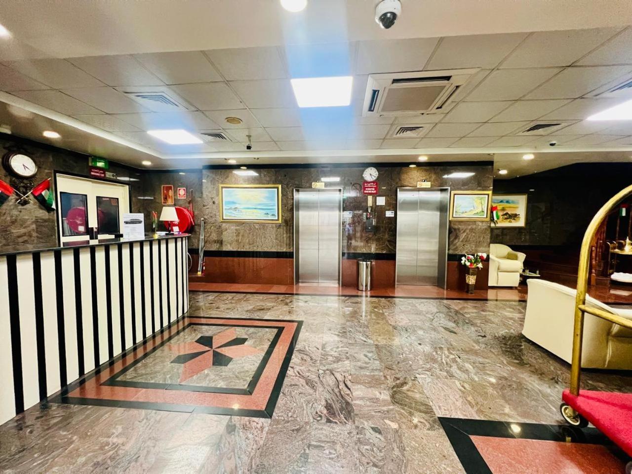 Sky Hotel Apartments Дубай Екстериор снимка