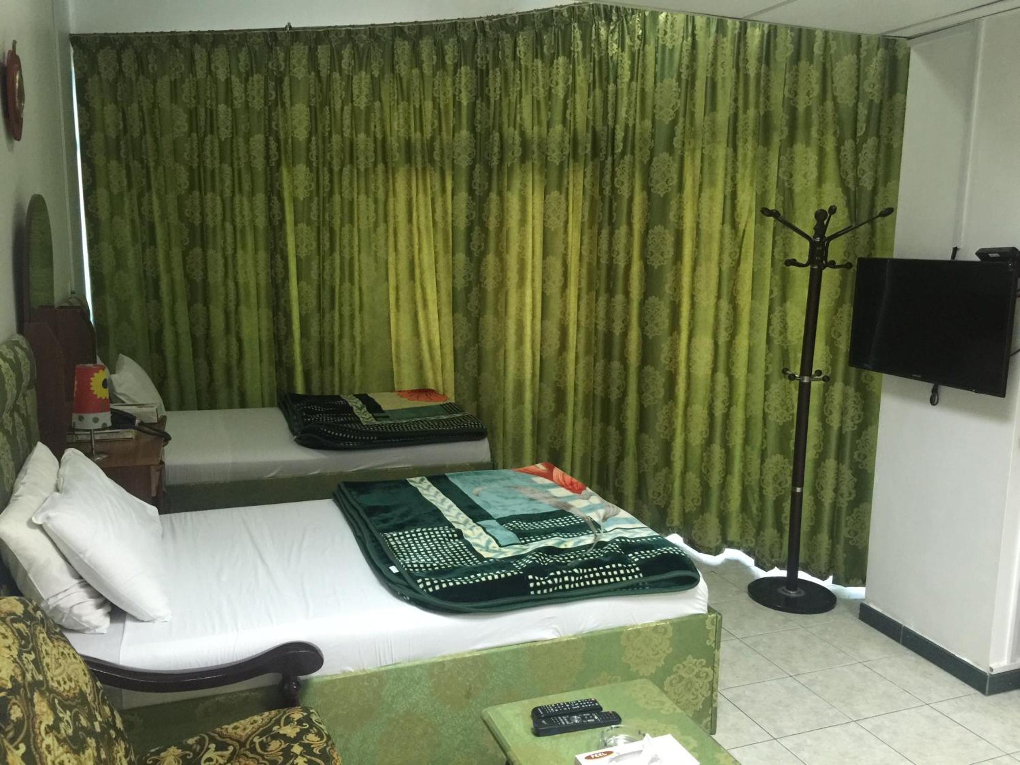 Sky Hotel Apartments Дубай Стая снимка