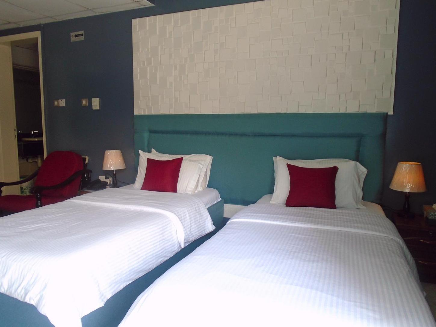 Sky Hotel Apartments Дубай Екстериор снимка