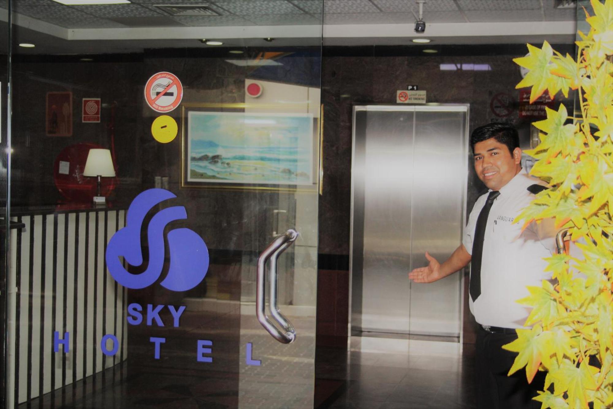 Sky Hotel Apartments Дубай Екстериор снимка