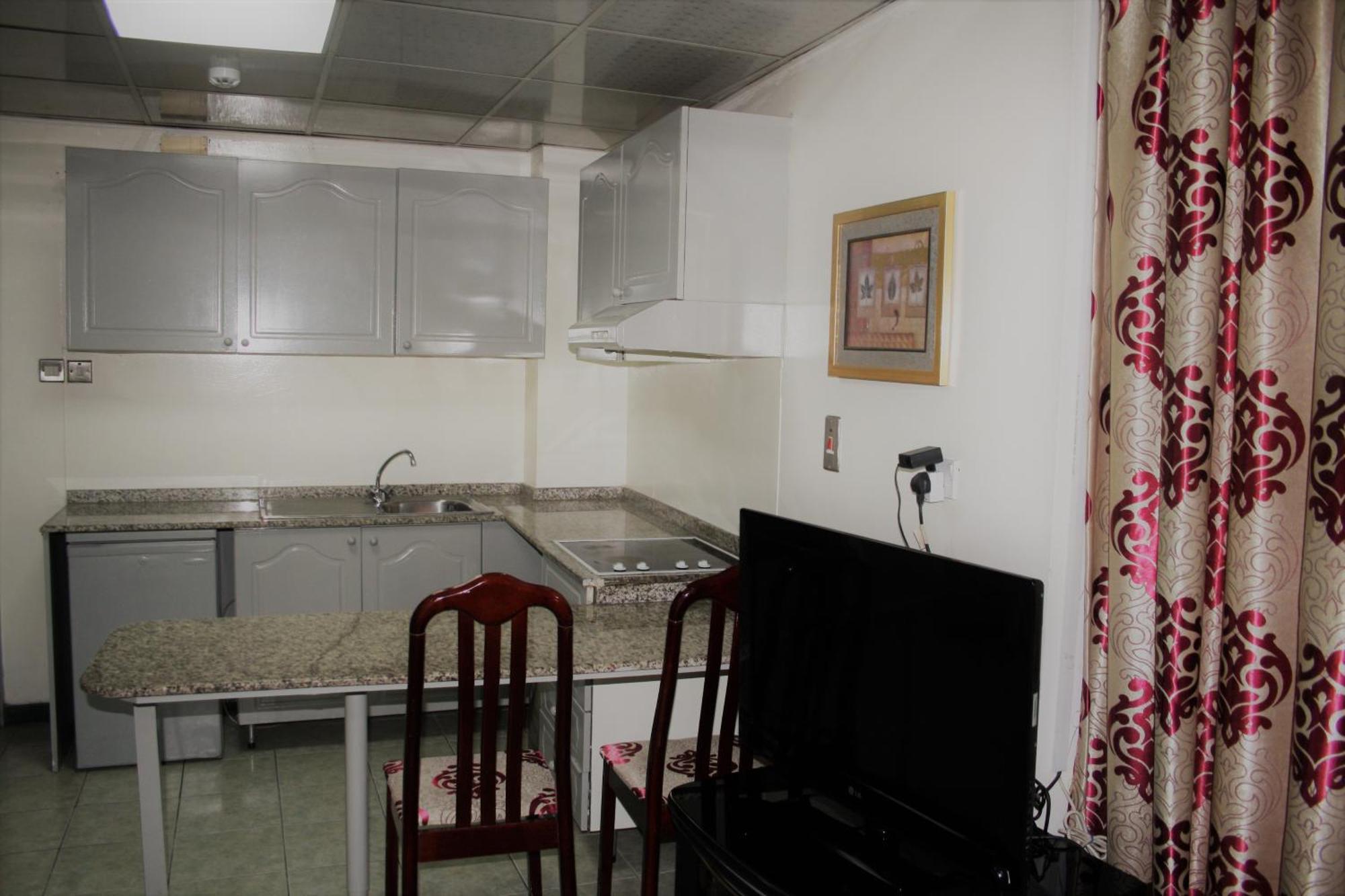 Sky Hotel Apartments Дубай Екстериор снимка