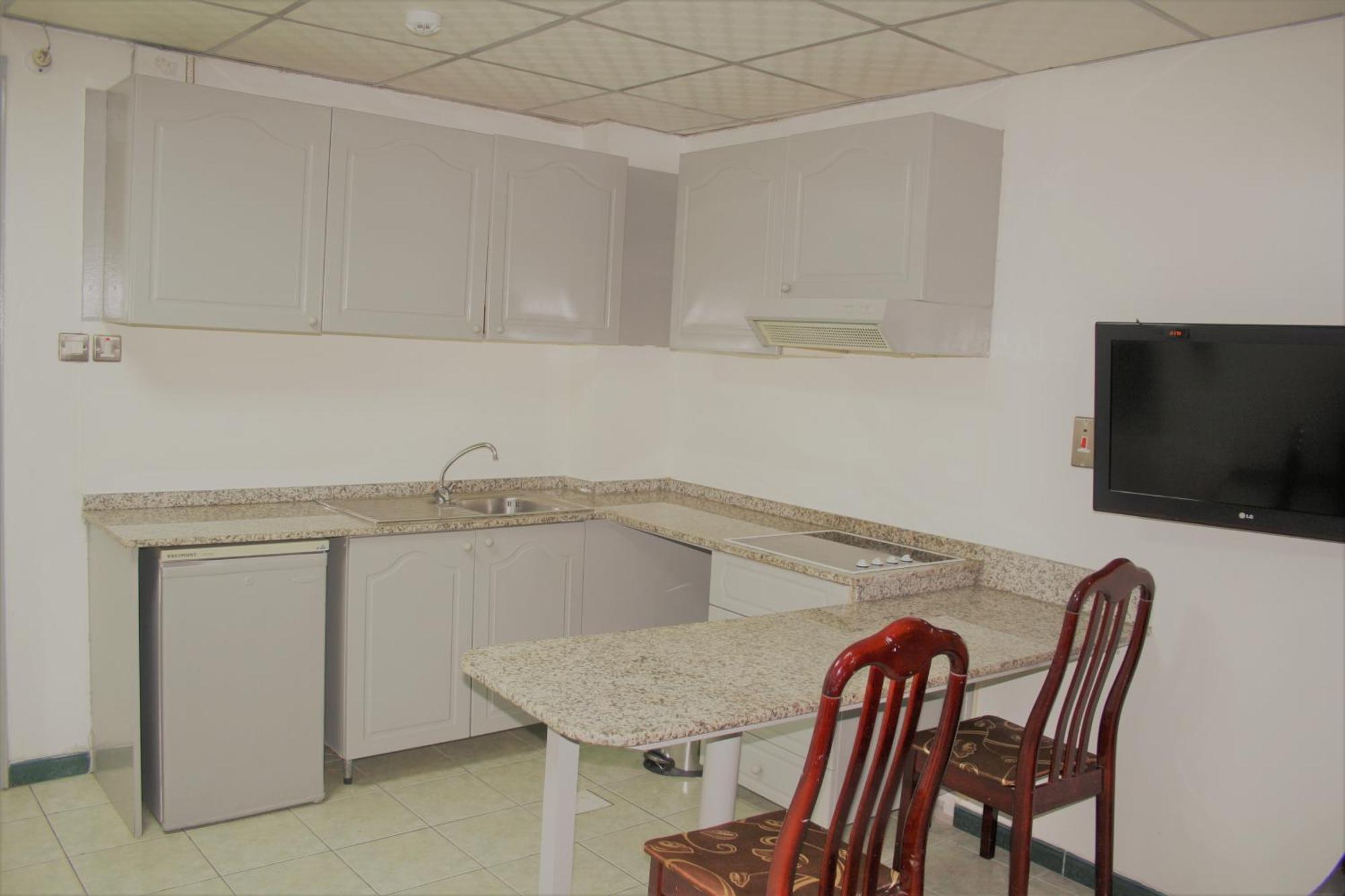Sky Hotel Apartments Дубай Екстериор снимка