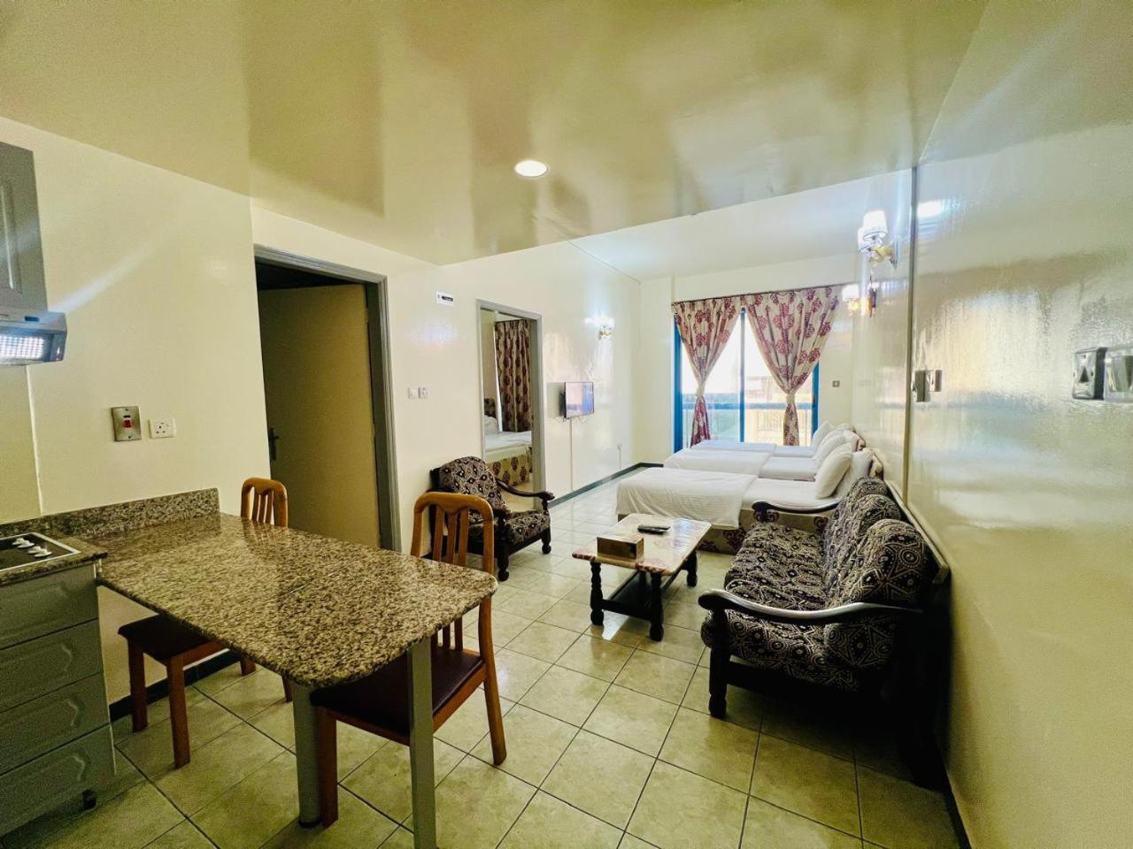 Sky Hotel Apartments Дубай Екстериор снимка