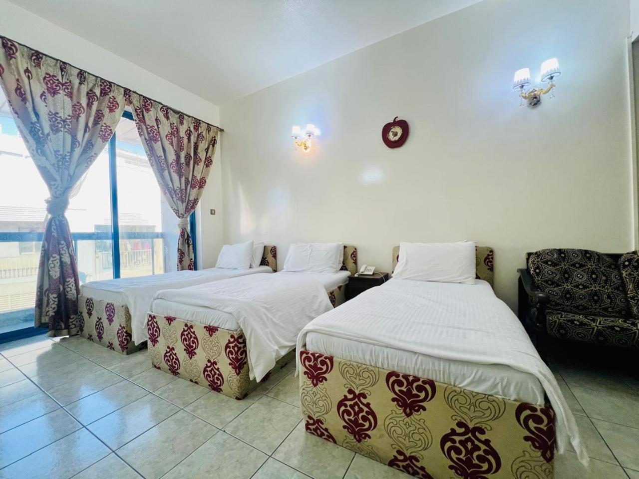 Sky Hotel Apartments Дубай Екстериор снимка